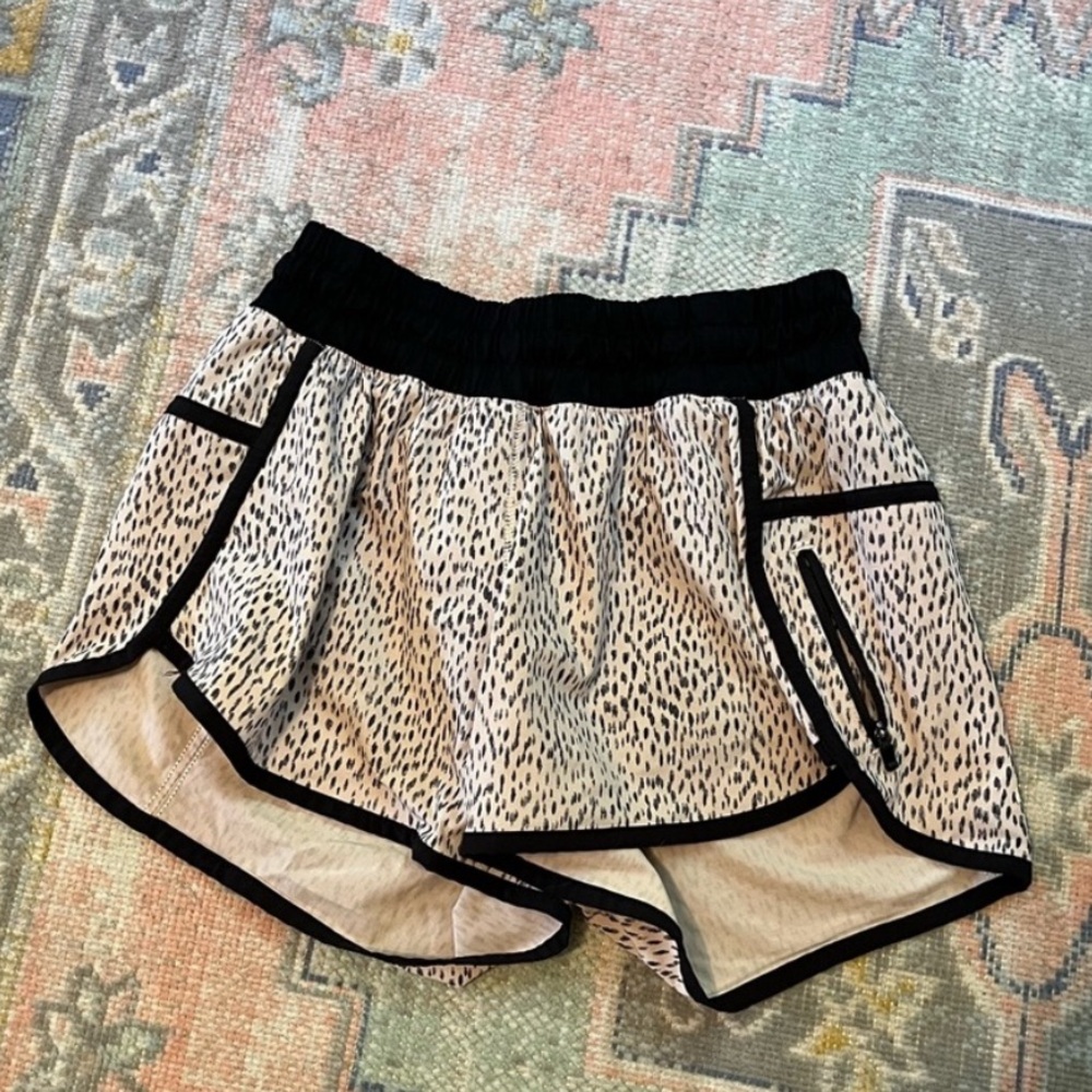 Lululemon Tracker Short III 4-way Stretch in Dottie Dash Grain Black